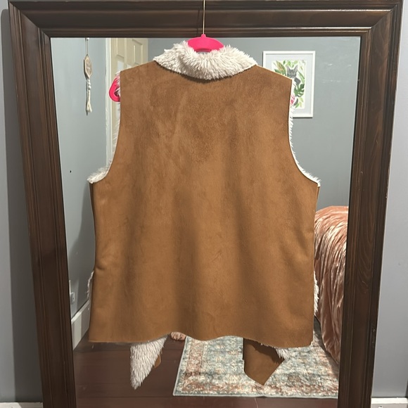 Faux fur lined shearling women’s vest - Picture 2 of 2